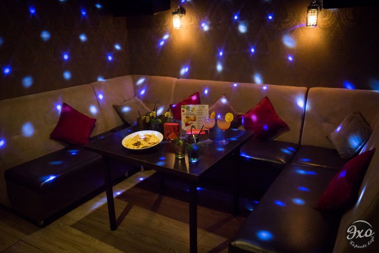 Караоке кафе с отдельными комнатами