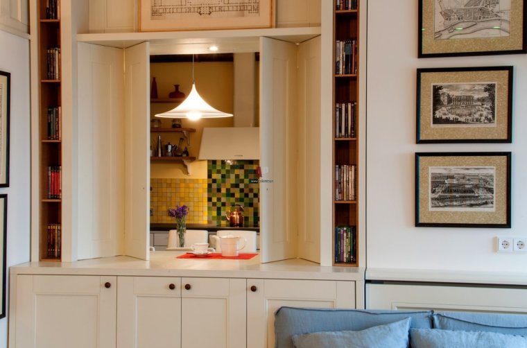 Окно между кухней и гостиной