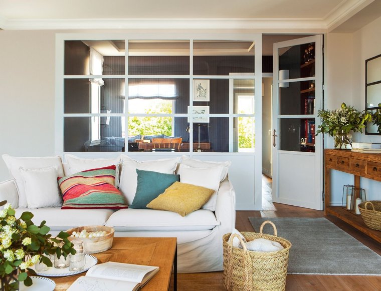 Окно в стене между комнатами