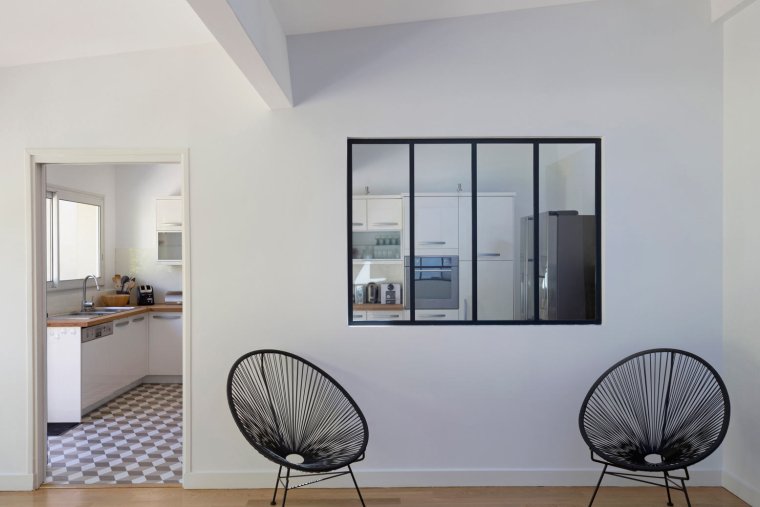 Окно в межкомнатной перегородке