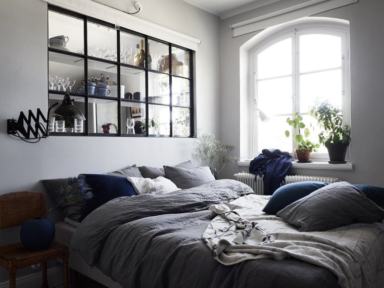 Окно между кухней и гостиной