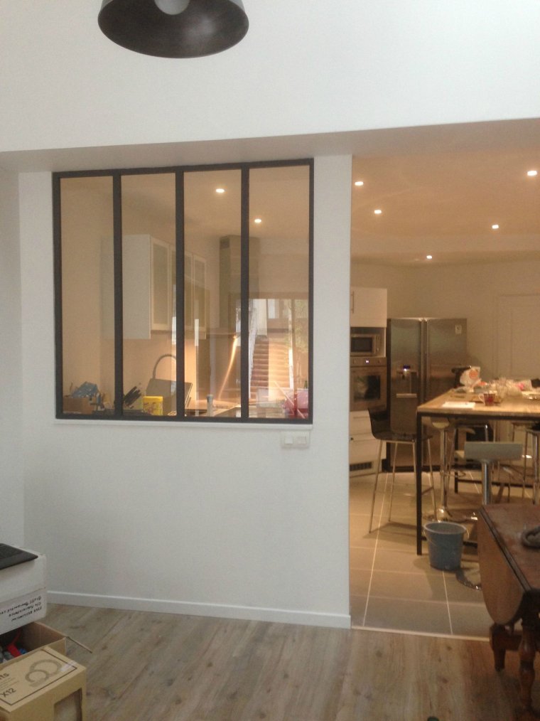 Окно в межкомнатной перегородке