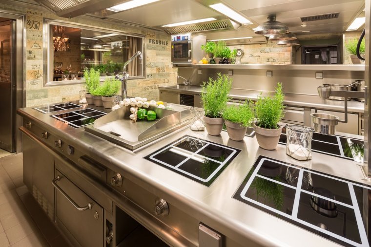 Интерьер профессиональной кухни