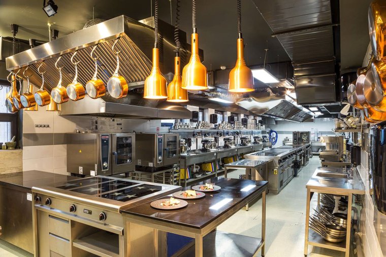 Красивая кухня ресторана