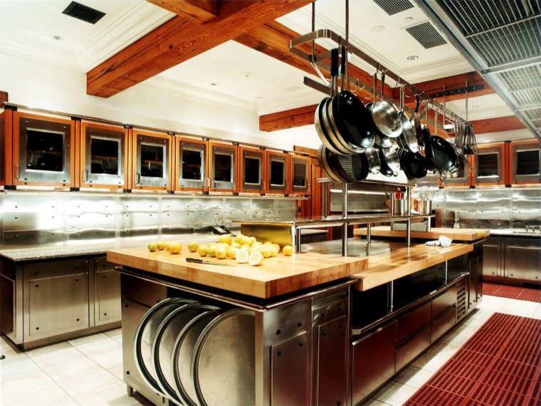 Профессиональная кухня ресторана