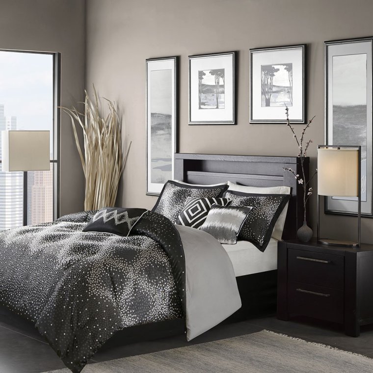 Светло серая мебель в спальне