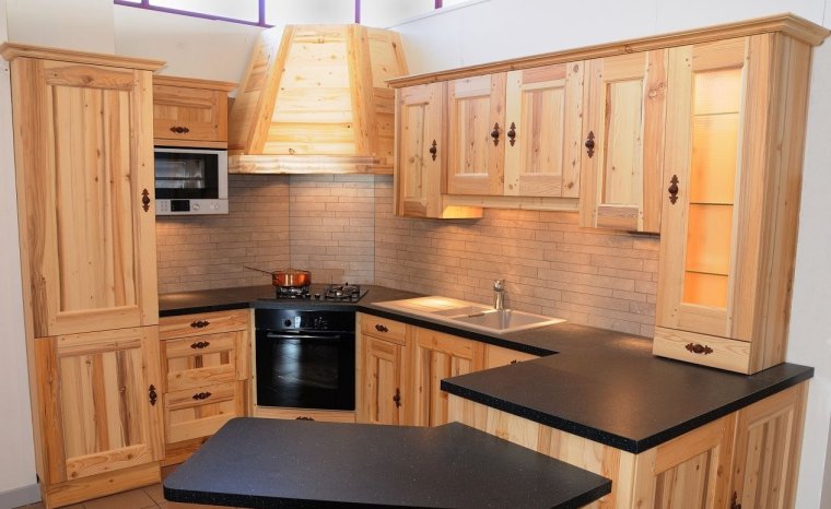 Деревянный кухонный гарнитур