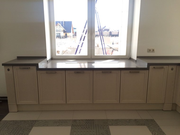 Кухонный гарнитур с подоконником