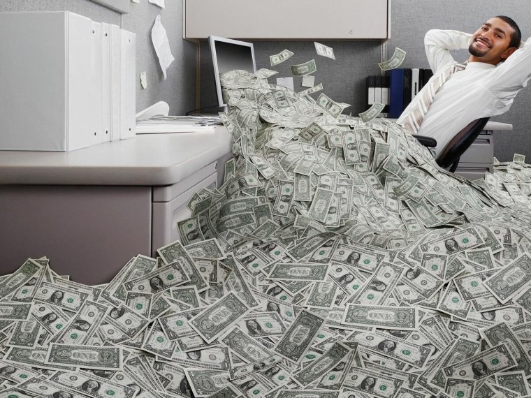 Человек с кучей денег