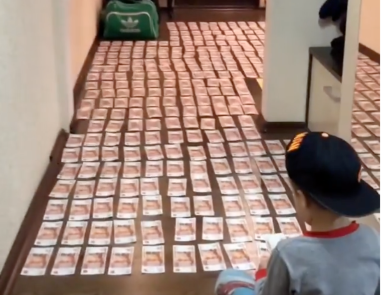 Квартира деньги