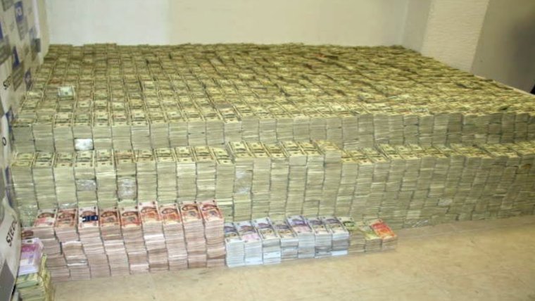 Матрас из денег