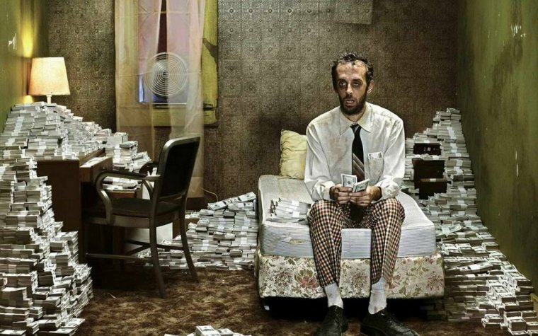 Сейф с деньгами