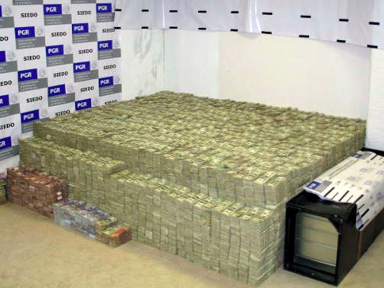 Комната с долларами