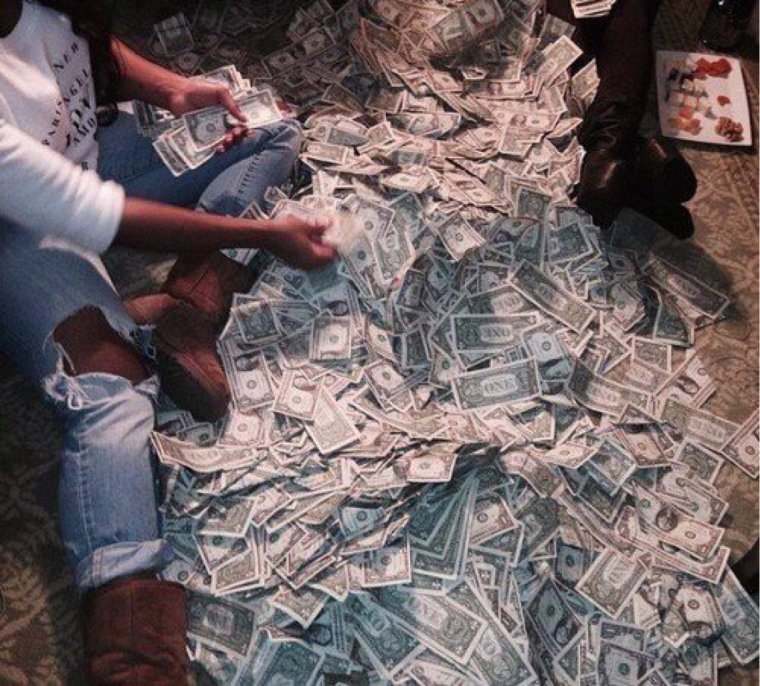 Стена из долларов