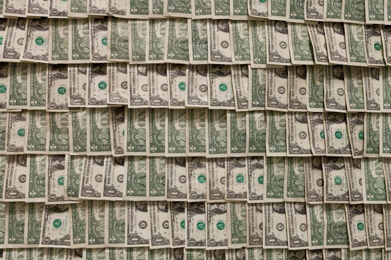 Комната из денег