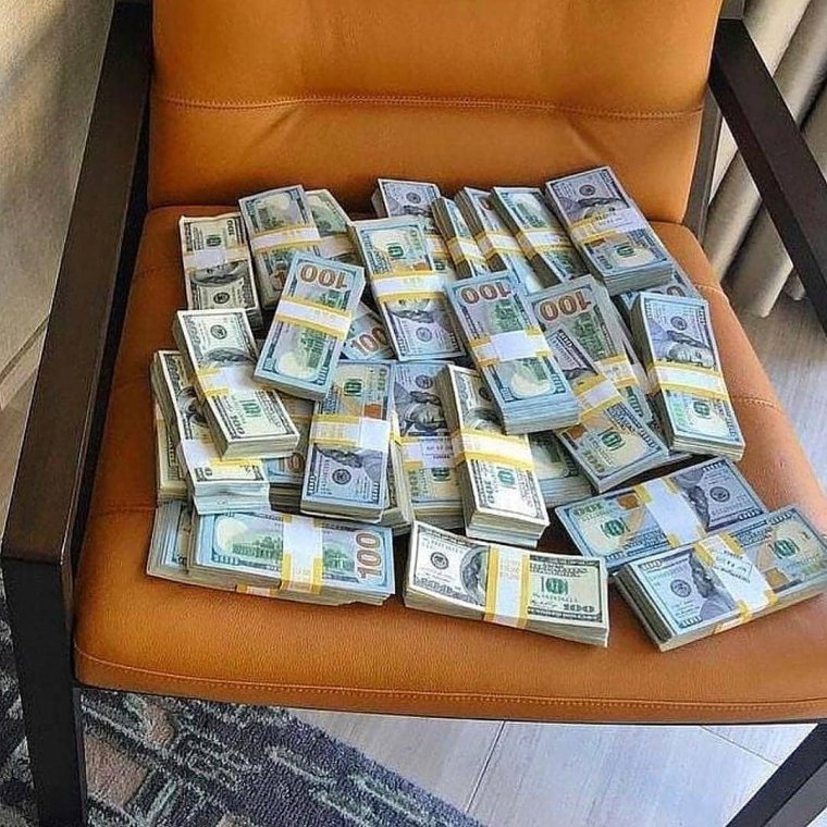 Комната с деньгами и богатствами