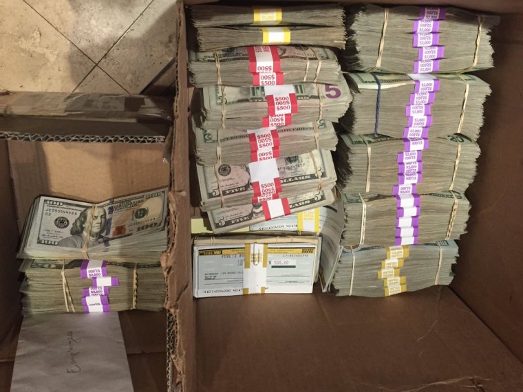 Деньги на столе