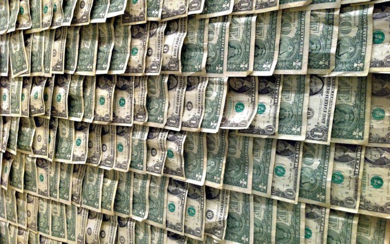 Деньги лопатой