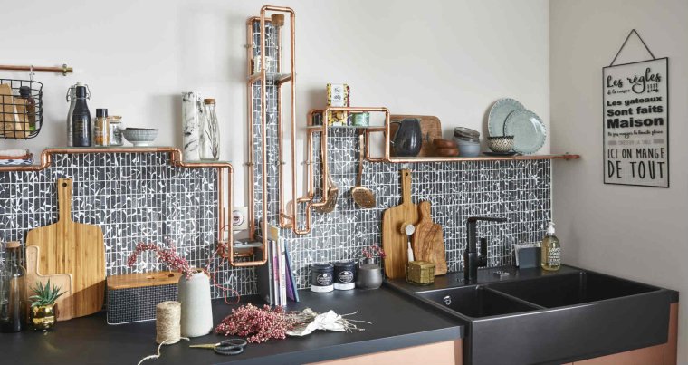 Накладка на газовую трубу на кухне