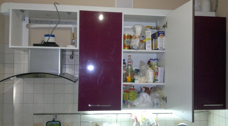 Прячем газовые трубы в шкаф