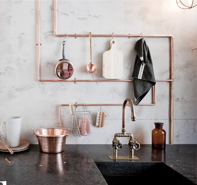 Газовая труба в интерьере