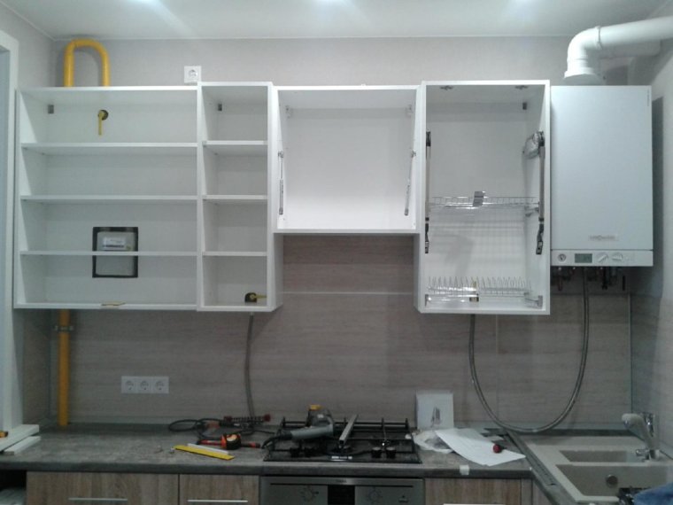 Газовый счетчик в кухонном шкафу