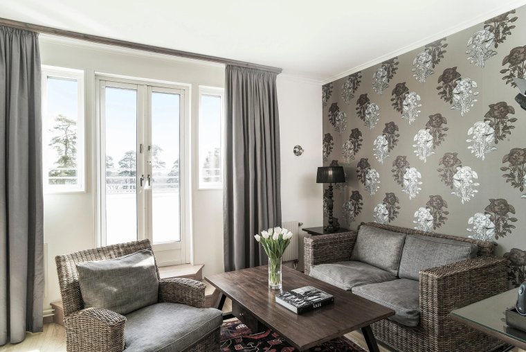 Обои в гостиной интерьер красиво комбинированный