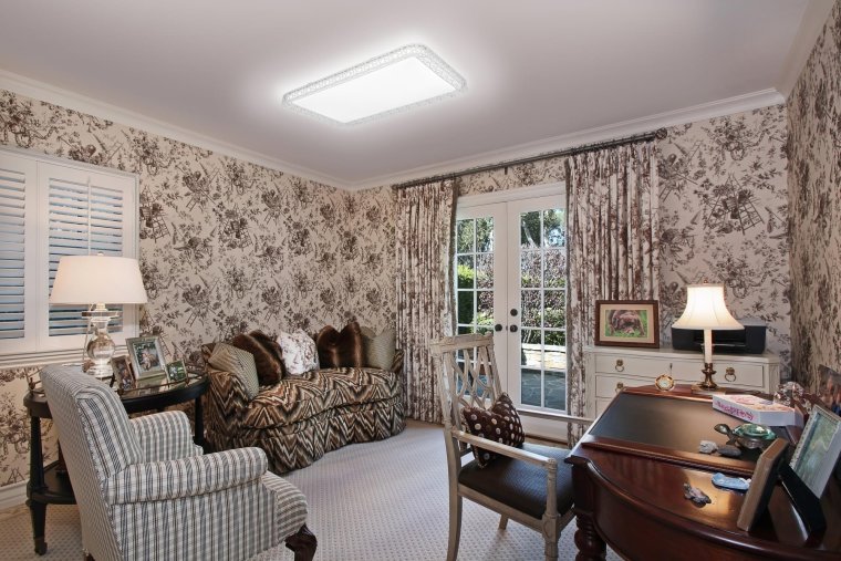 Гостиная в светлых тонах