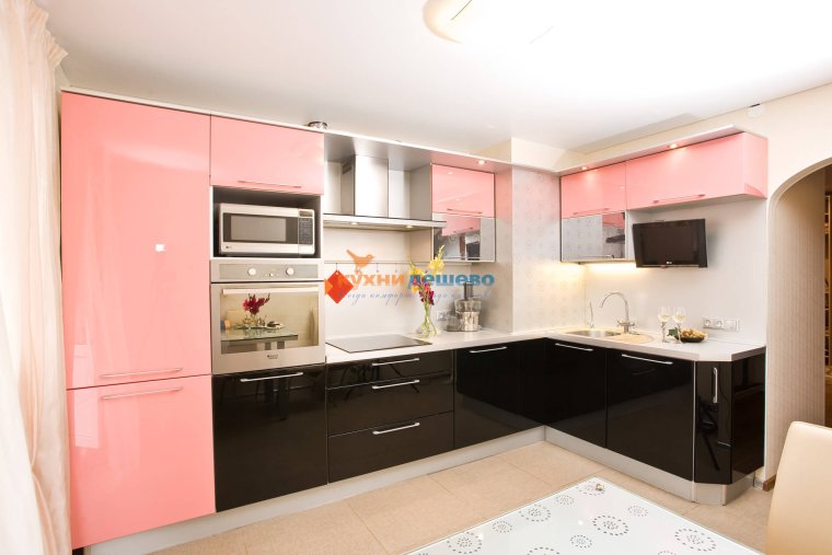 Интерьер кухни в бежевых тонах