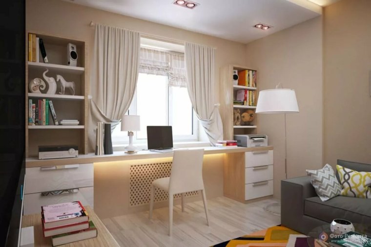 Стеллажи у окна в спальне