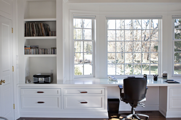 Рабочая зона в комнате подростка