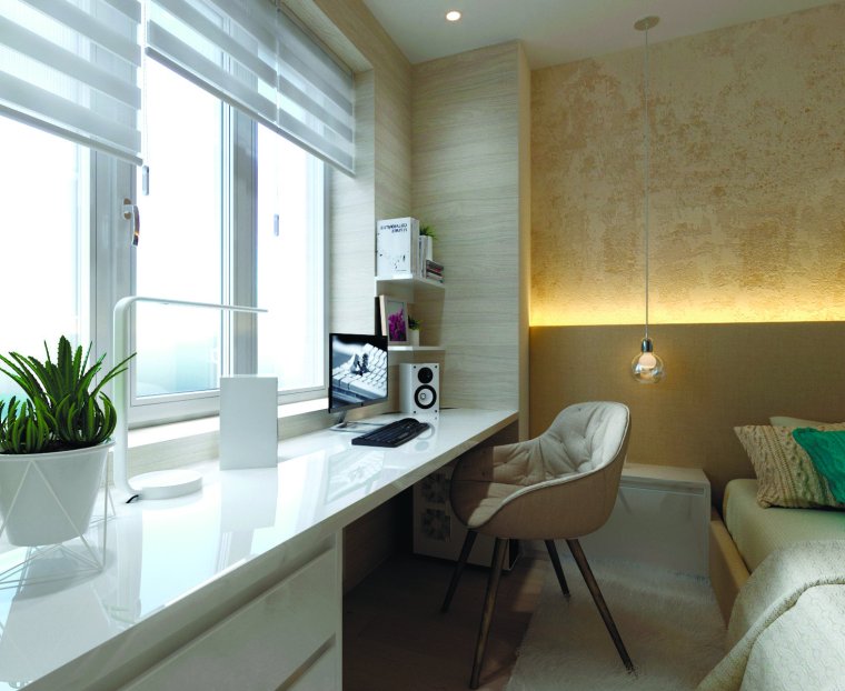 Спальня с рабочим местом у окна