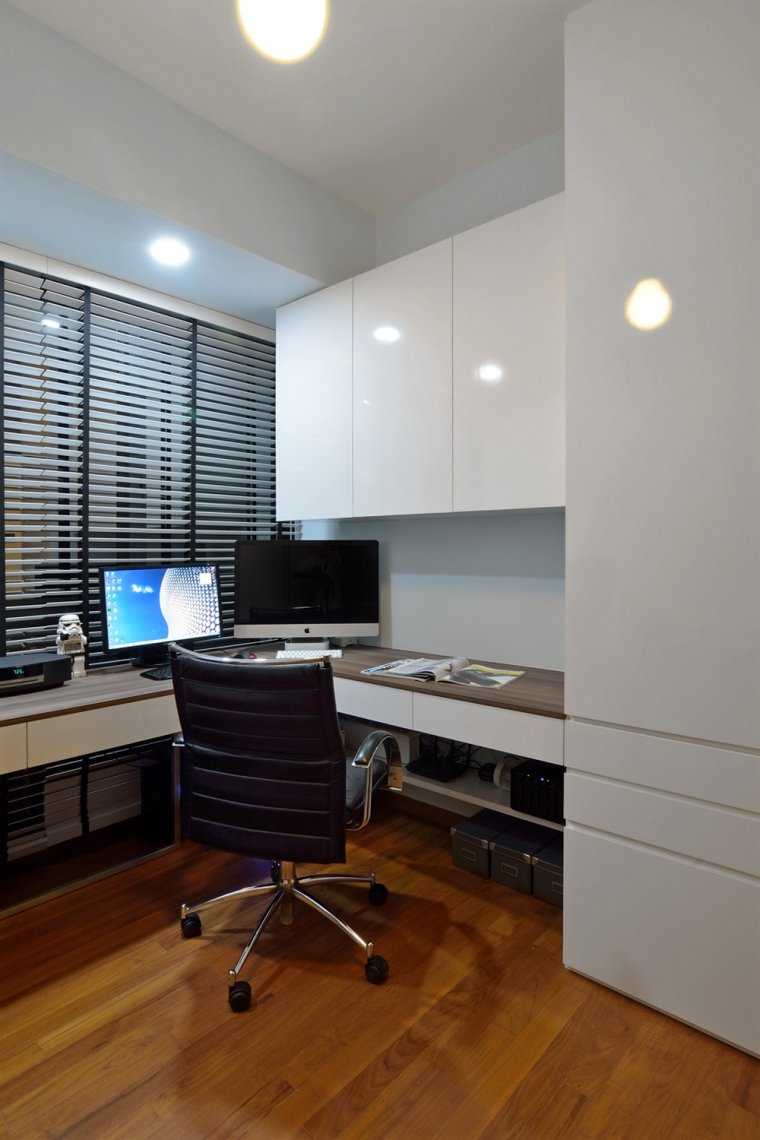 Подоконник диван в гостиной