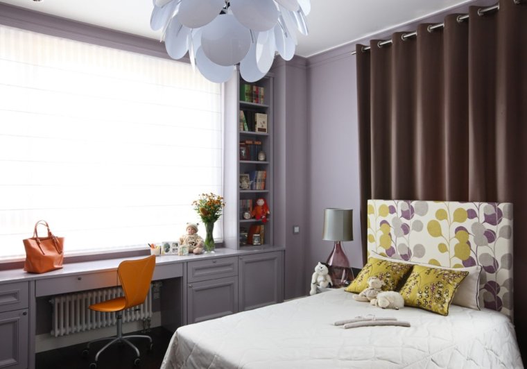 Рабочее место в спальне