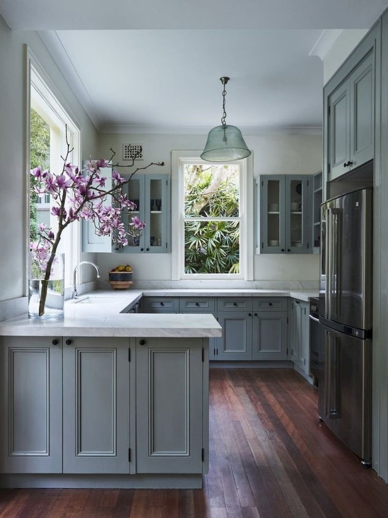 Кухня с окном