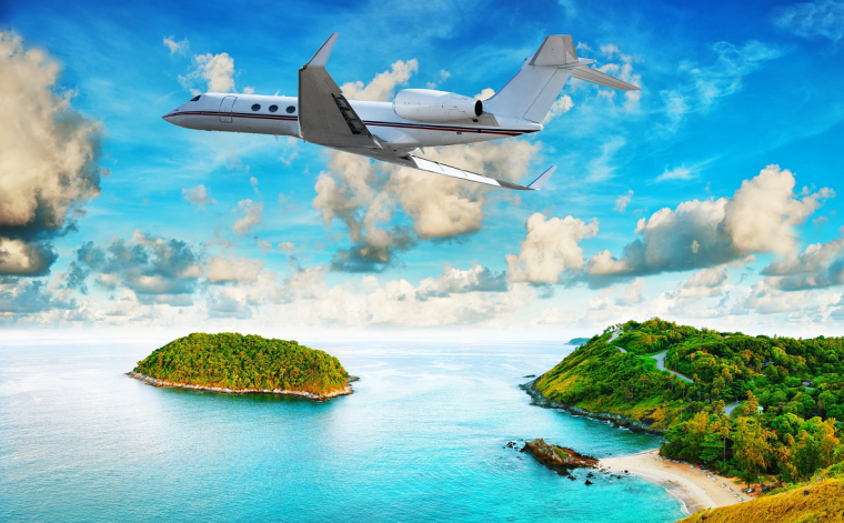 Самолет над морем