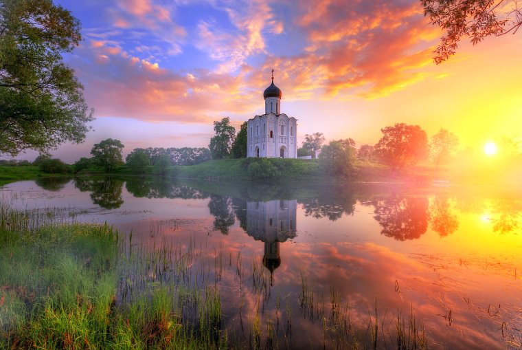 Храм Покрова на Нерли туман