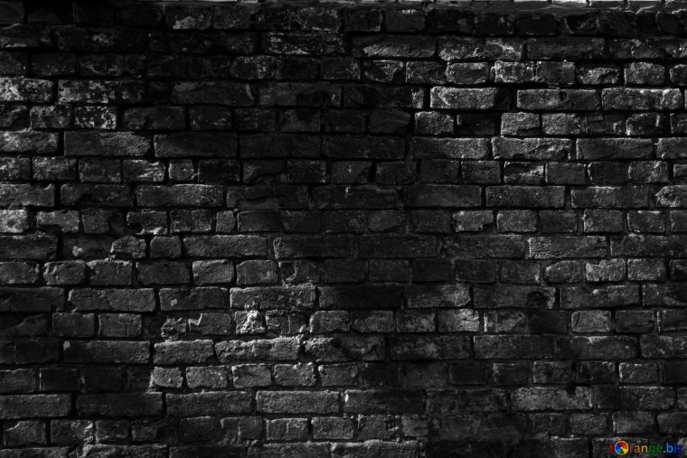 Мокрая кирпичная стена