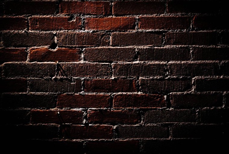 Кирпичная стена