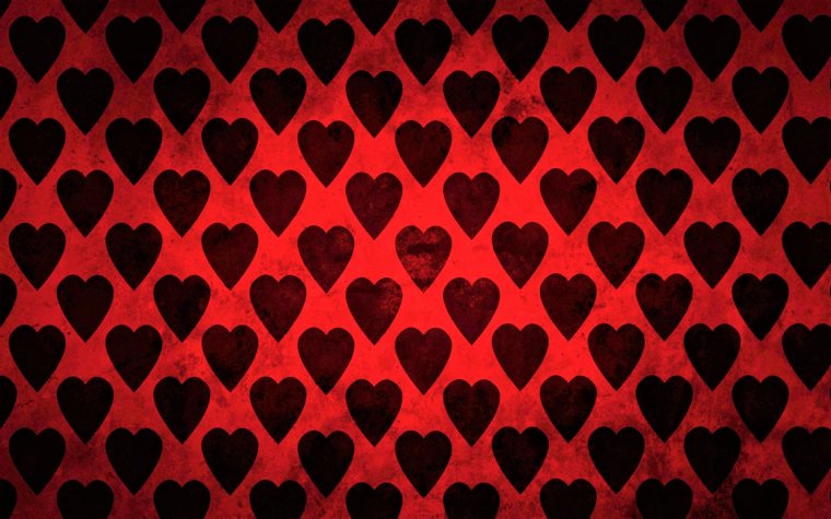 Сердце на бордовом фоне