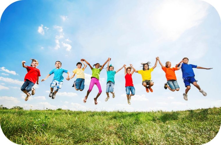 Счастливые дети в лагере