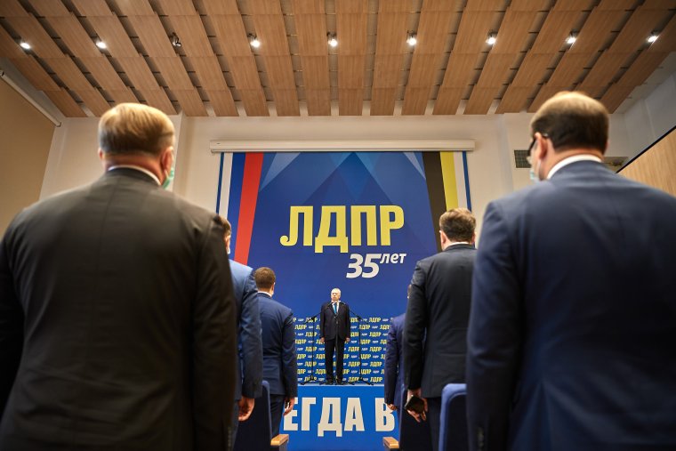 Развивающийся флаг ЛДПР