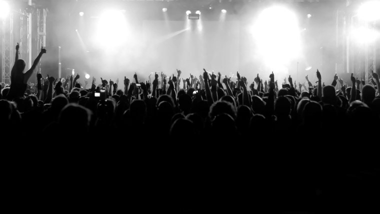 Рок концерт толпа