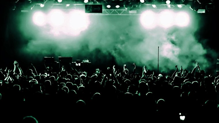 Рок концерт толпа