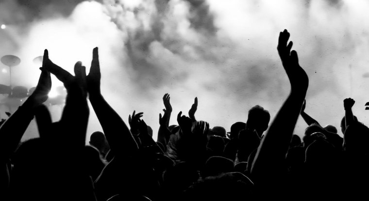 Рок концерт черный фон