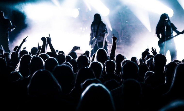 Шоу на сцене