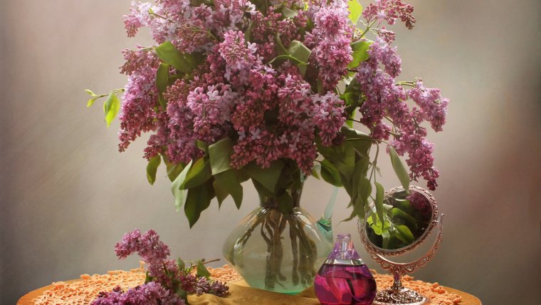 Натюрморт с сиренью