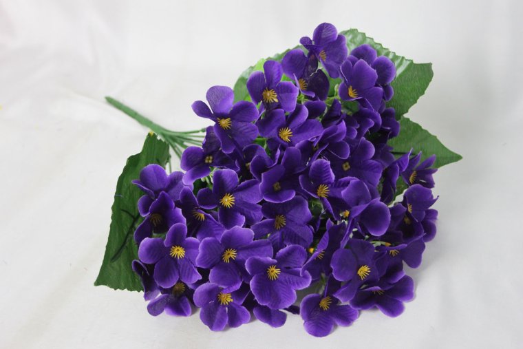 Букет фиалок