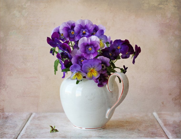 Анютины глазки Фаберже