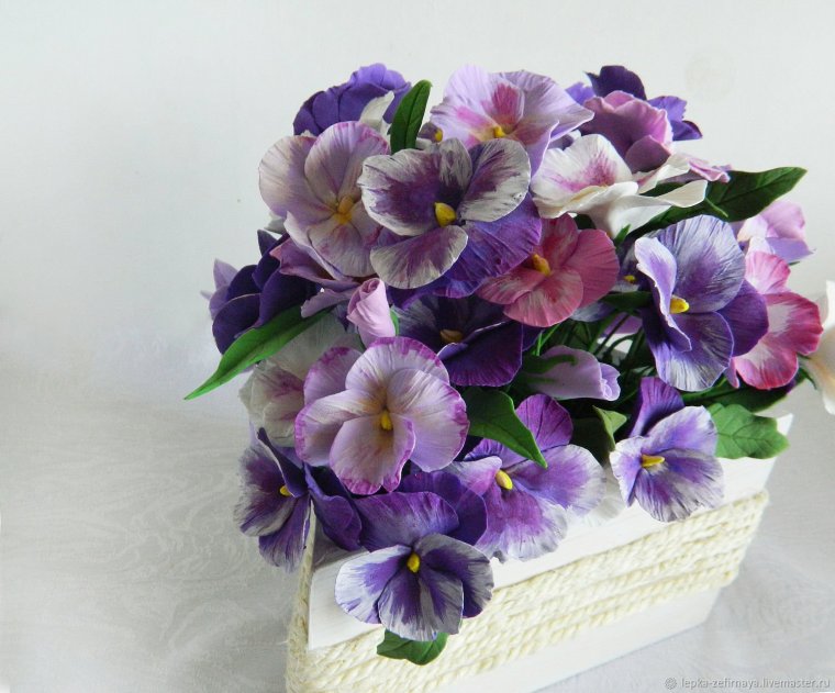 Фиалки букет Анютины